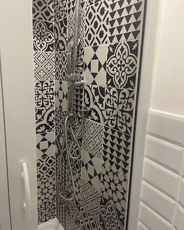 Int 1 ゲストハウス 4*