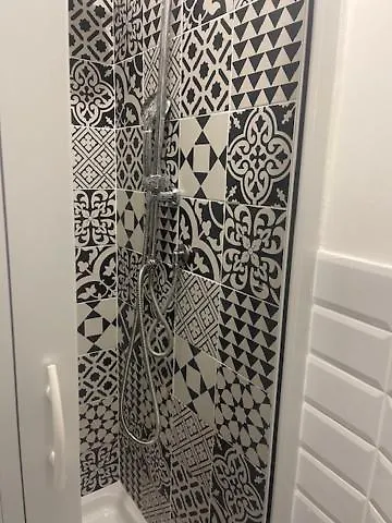 Int 1 Affittacamere 4*